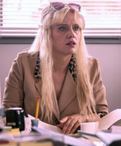 Joe vs.Carole 2022 Kate McKinnon Blazer