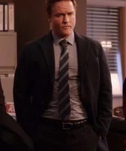 Scott Porter Ginny And Georgia Black Blazer